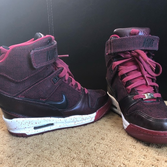 Nike Air Max Revolution Sky High Qs